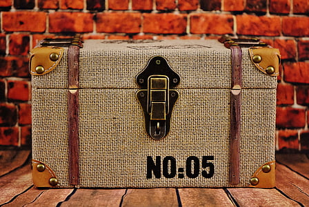 brown No.05 box thumbnail