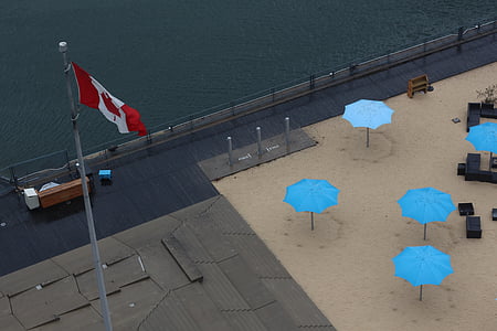 Canada flag on gray pole thumbnail