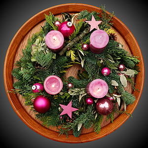 red candles and baubles decor thumbnail