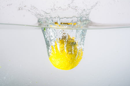 lemon in water thumbnail