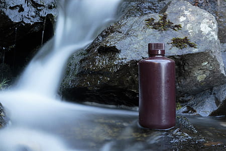 Sampling containers for collecting chemicals in water with long exposure. thumbnail