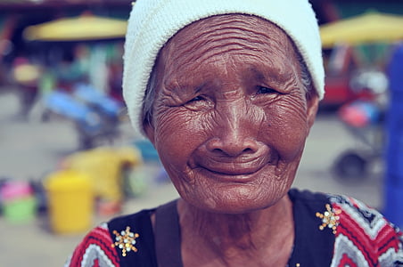 woman wearing white beanie thumbnail