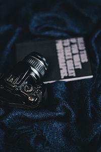 DSLR Camera and photography book thumbnail