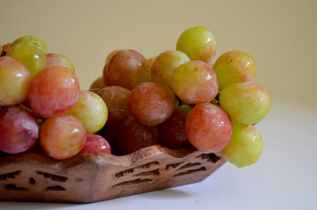 Red globe grapes thumbnail