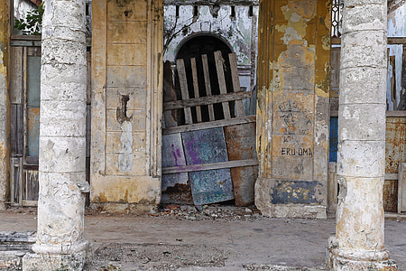 photography of concrete posts thumbnail