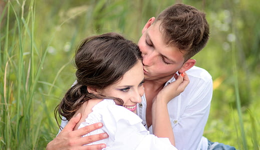 man kissing woman closeup photography thumbnail