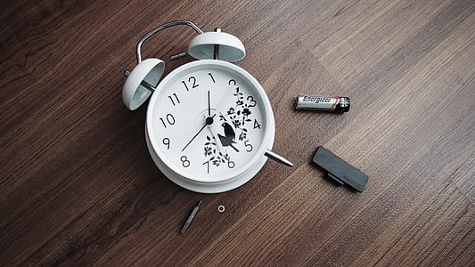 clock pointing at 12:42 thumbnail