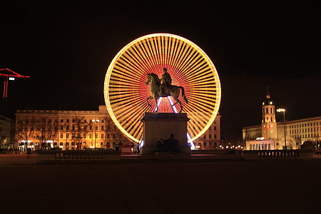 man riding horse statue thumbnail