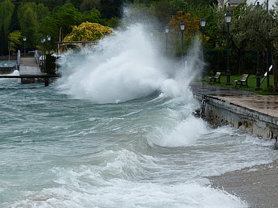time-lapse photography of wave thumbnail