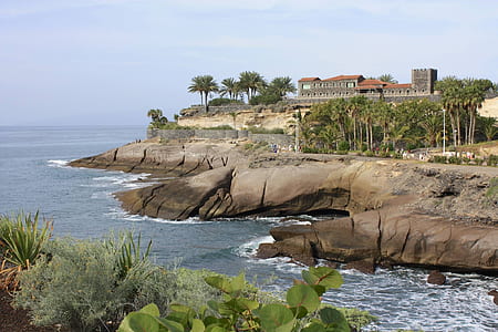 sea waves crashing on island thumbnail