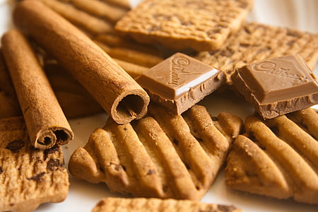Cadbury chocolate bar with cookies thumbnail