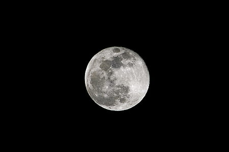 selective focus of full moon thumbnail