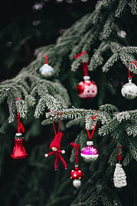 Old-fashioned Christmas tree ornaments thumbnail