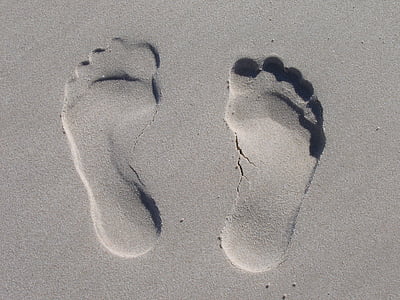 footprints on seashore thumbnail