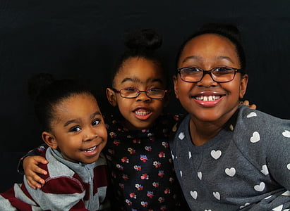 three children's taking group pictures thumbnail