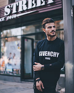 man leaning on street post thumbnail