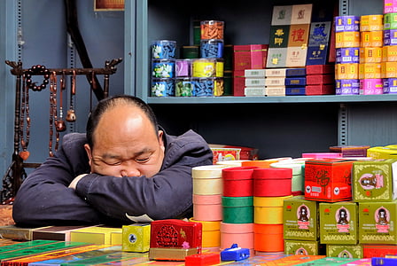 man leaning on table thumbnail