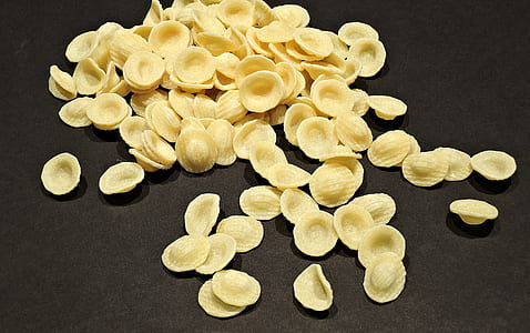 chips on black surface thumbnail
