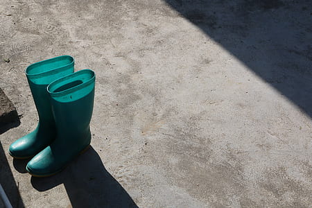 green rain boots thumbnail