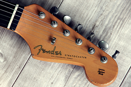 brown Fender Stratocaster guitar headstack thumbnail