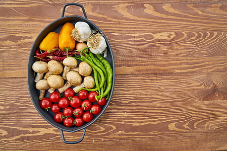 tomatoes, mushroom, chili pepper, garlic, and bell pepper in black cooking pan thumbnail