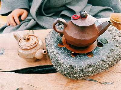 brown kettle on stone fragment thumbnail