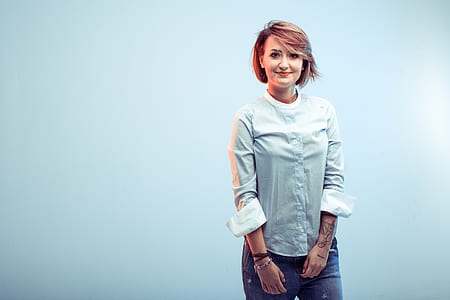 photo of woman wearing gray dress shirt and blue denim bottoms thumbnail