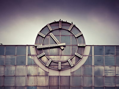 grey analog clock and 10:45 thumbnail
