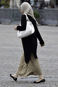 Muslim Women in traditional dress in Delhi, India thumbnail
