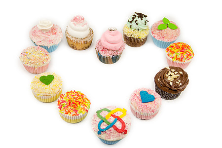 heart shaped cupcake art thumbnail