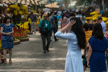 people walking near stores thumbnail