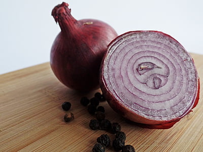 sliced onion on wooden chopping board thumbnail