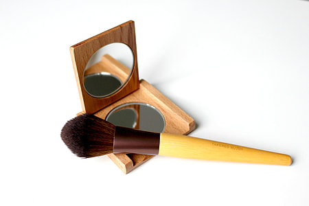 brown makeup brush thumbnail