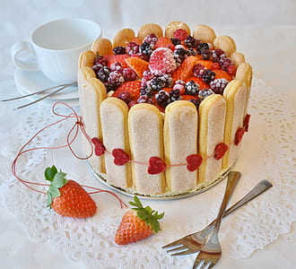 blackberry and strawberry cake thumbnail