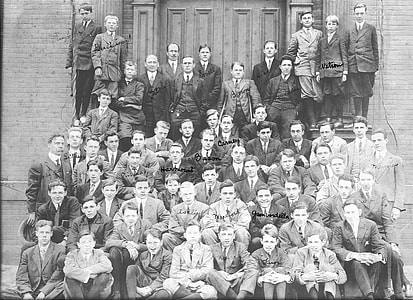 1911 Student Body of the Hopkins School in New Haven, Connecticut thumbnail