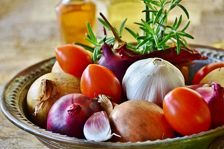 onions and garlic in bowl thumbnail