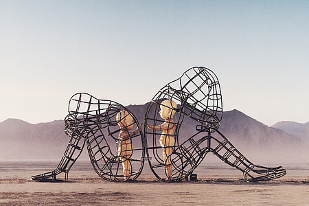 two wire statue thumbnail