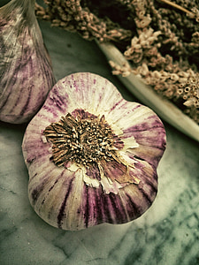 garlic cloves thumbnail