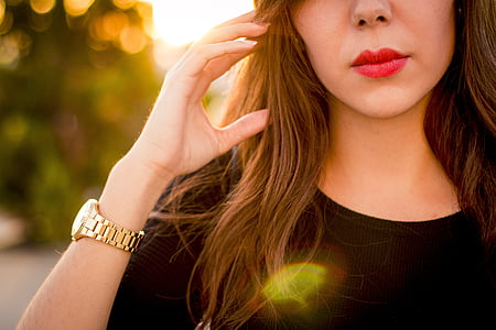 shallow focus photography of woman thumbnail
