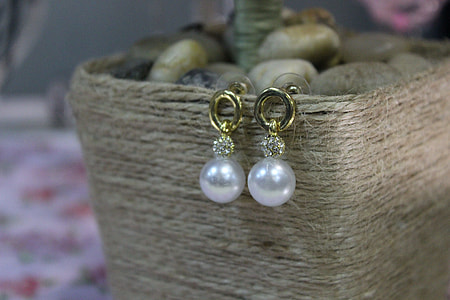 Earrings With Pearls, Bijouterie thumbnail