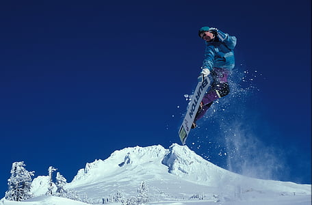 skier at the snowfield thumbnail