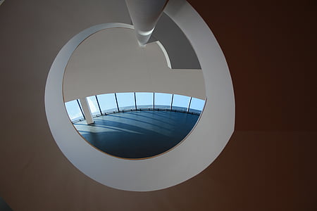mirror and window optical illusion thumbnail