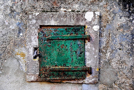 green metal frame thumbnail