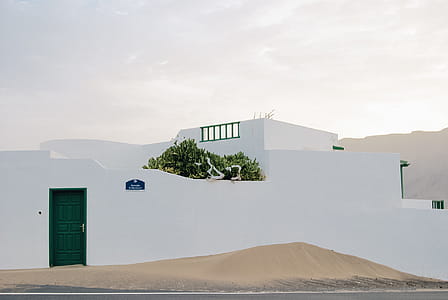 White Concrete House thumbnail