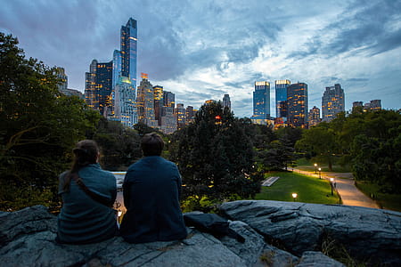 Couple in Central Park thumbnail