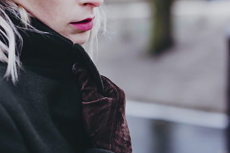 woman with red lipstick thumbnail