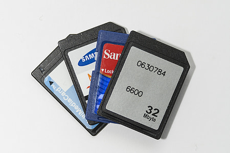 close-up photo of four white, black, and blue SD cards thumbnail