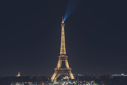 Eiffel Tower during daytime thumbnail