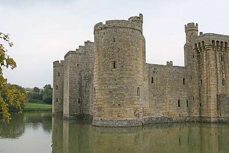 castle at daytime thumbnail