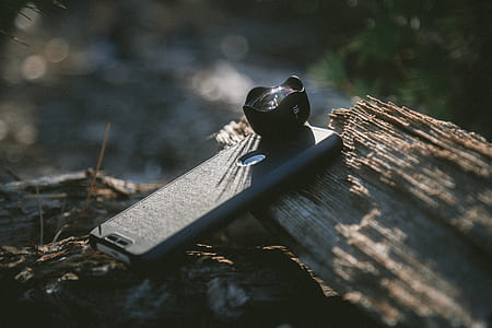 black Android smartphone thumbnail